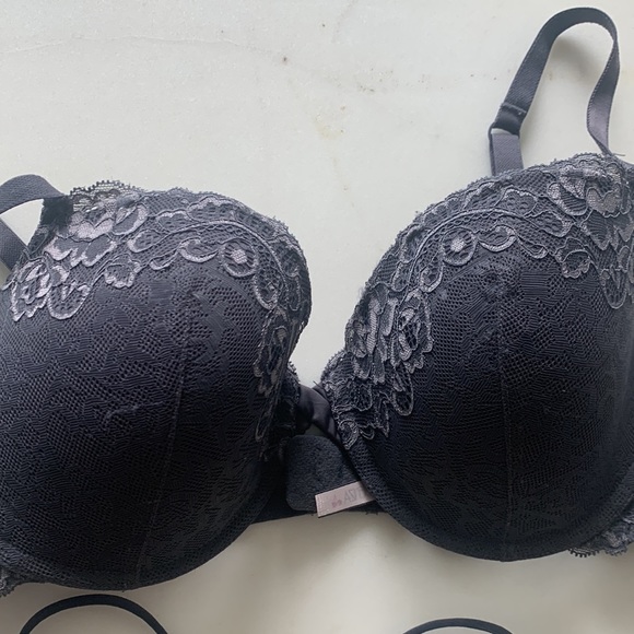 2 sets - Bra size 36D, bottoms medium size - Picture 6 of 6